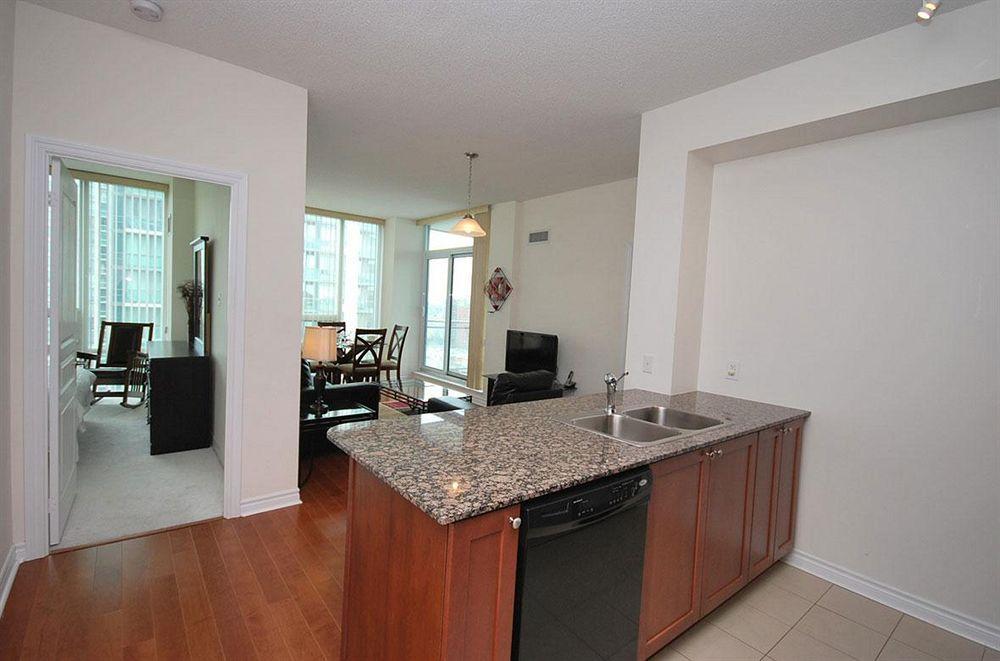 Whitehall Suites - Mississauga Furnished Apartments Luaran gambar